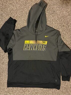XXL Nike Men's Iowa Hawkeyes Black and Gray Logo Hoodie with Yellow Accents